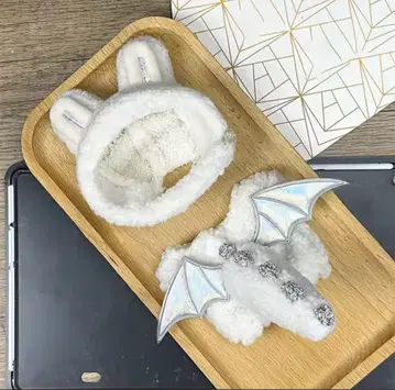 Labubu 코스프레 옷 갈아입기