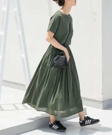 새상품 어반 리서치 도어스 코튼 보일 도킹 개더 원피스/그린