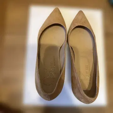 베이지 스웨이드 펌프스 23.5cm