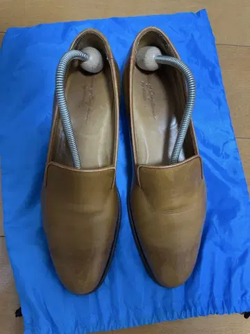 브라운 가죽 슬립온 슈즈