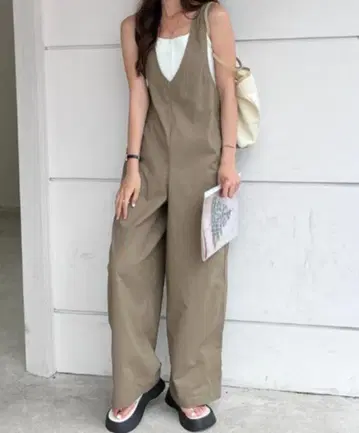V 넥 와이드 실루엣 올인원