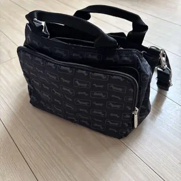 블랙 숄더백 로고