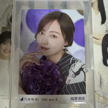 노기자카46 우메자와 미나미 유카타 2025 브로마이드 앉은 포즈