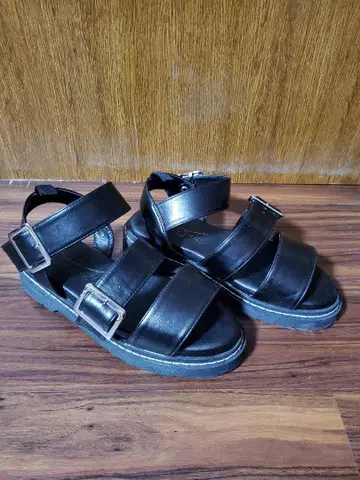 블랙 스트랩 샌들 L