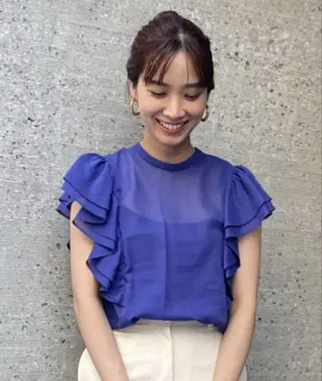 투모로우랜드 소프트 오간자 프릴 슬리브 블라우스