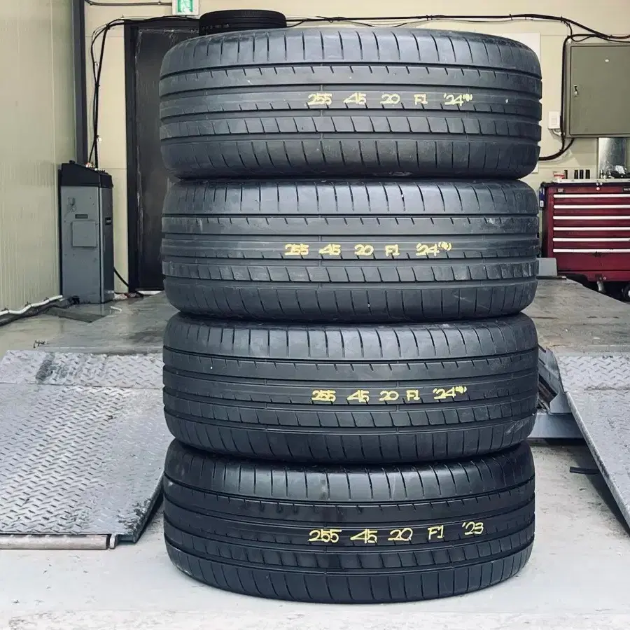 255 45 20 굿이어타이어 어슈매트릭5 f1 중고타이어 2554520