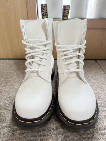 새상품 Dr.Martens 닥터마틴 24cm