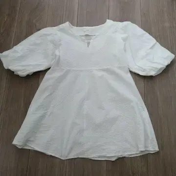 화이트 V넥 벌룬 소매 튜닉