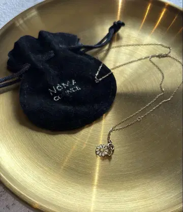 NOVA 꽃 모티브 목걸이 골드