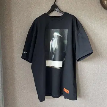 HERON PRESTON 그래픽 프린트 티셔츠 블랙