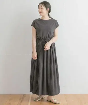아이템 어반 리서치 허리 개더 플리츠 원피스