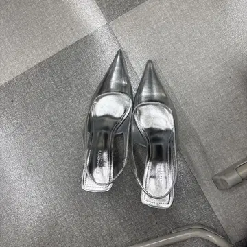 실버 스틸레토 힐 샌들