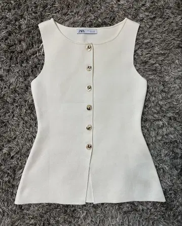 ZARA 자라 / 슬리브리스 페플럼 니트 베스트 화이트 S