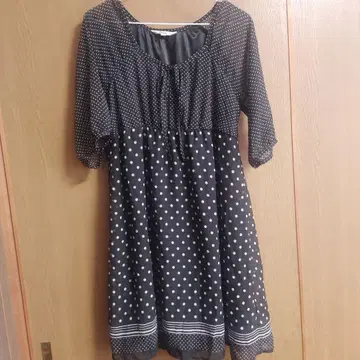 Cutie Blonde 네이비 도트 무늬 원피스 L