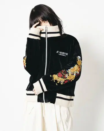 츄카타베타이 Tiger track crop jacket -M 사이즈