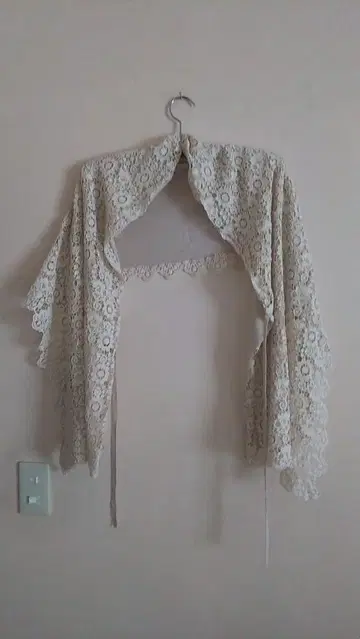 ATELIER SIX 아이보리 꽃무늬 레이스 스톨