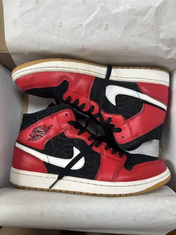 AIR JORDAN 1 MID