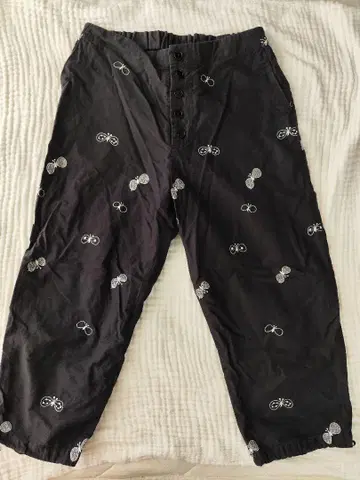minaperhonen laundry 나비 자수 캐주얼 팬츠