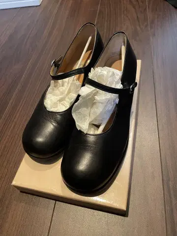 블랙 가죽 멜리 제인 미들 힐 신발
