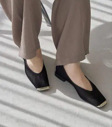 루타론 스퀘어 메탈 토캡 메쉬 플랫