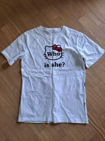 Hello Kitty JAPAN 산리오 티셔츠 M 사이즈