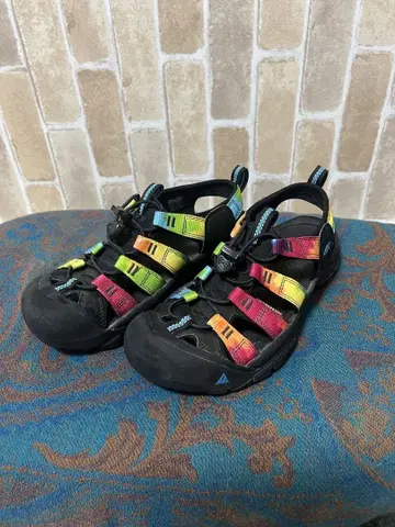 KEEN 아웃도어 샌들 블랙/레인보우 24cm