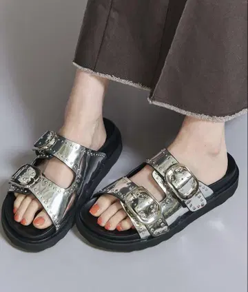 MOHI... 거울 스터드 샌들