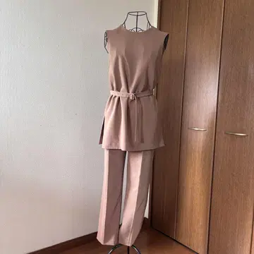 MilaOwen 벨트 포함 셋업 브라운 베이지 슬리브리스