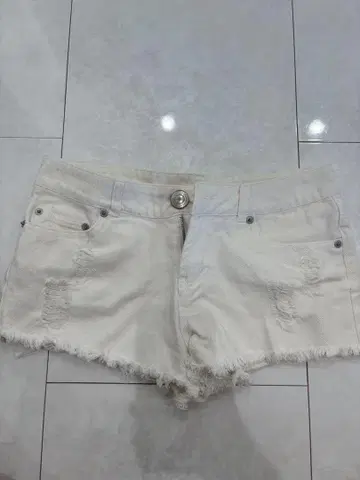 화이트 데미지 숏팬츠 M