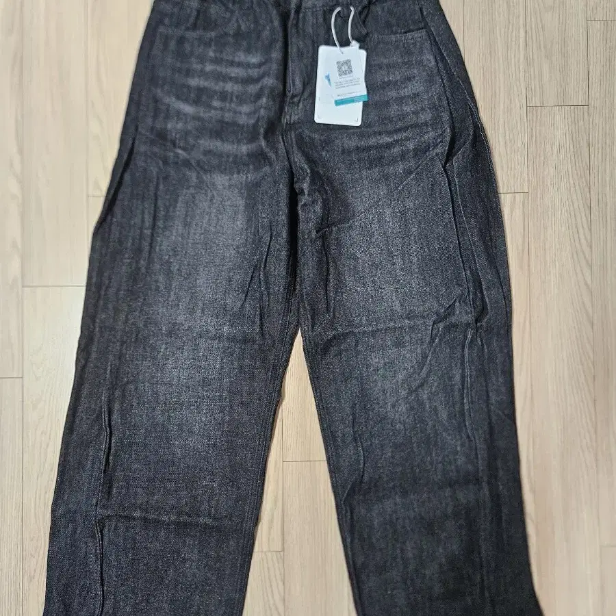 m] Hubbs Side Pintuck Denim Pants Black on Bunjang Global Site.