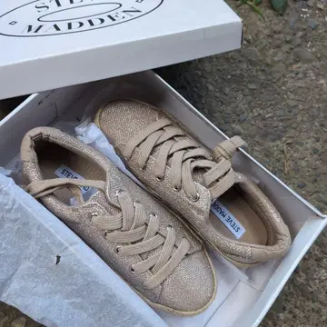 새상품 Steve Madden 골드 에스파드리유 여성용 스니커즈