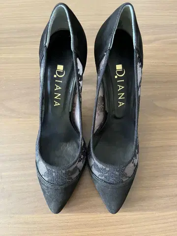 새상품급 DIANA 펌프스 블랙 스웨이드 레이스 22.5cm