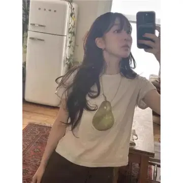 Fletta 서양 배 프린트 반팔 티셔츠 화이트