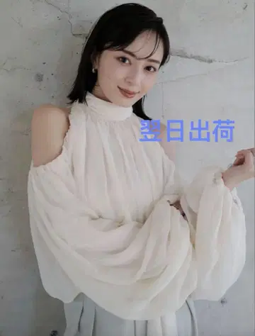 쉬폰 볼륨 블라우스 anuans