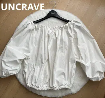 UNCRAVE 오프숄더 블라우스 화이트 프리