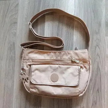 Kipling 베이지 숄더백 고릴라 참 포함