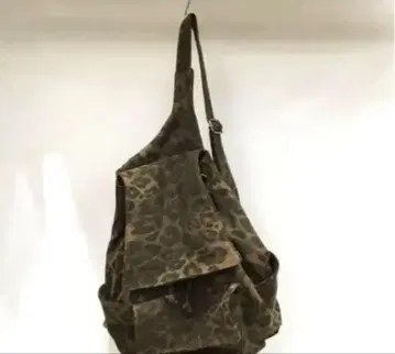 emmy 계열 레오파드 무늬 냅색