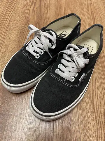 Vans 오센틱 블랙 캔버스 스니커즈 24.5