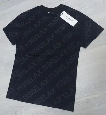 새상품 XL 사이즈 올 로고 무늬 티셔츠 우노피우노우과레토레 릴랙스