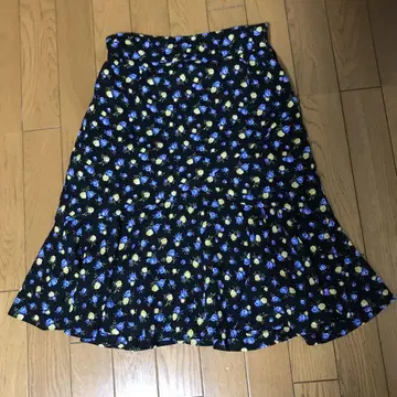 AVANA LADY 플레어 스커트 블랙 플라워 무늬 허리 60