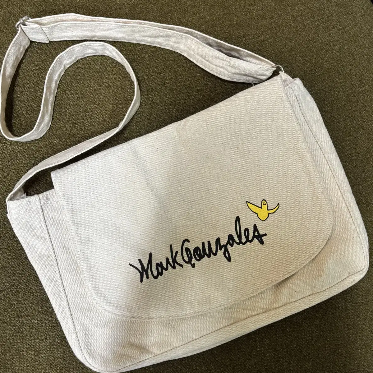 ★MARK GONZALES★BASIC MESSENGER BAG MARK GONZALES Basic Messenger 側背郵差包(兩色) – zerone