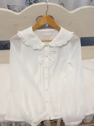 리즈리사 화이트 쉬폰 블라우스