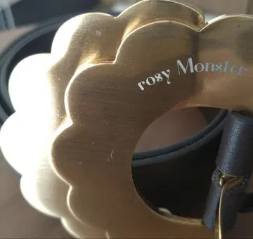 rosy Monster 스캘럽 버클 벨트