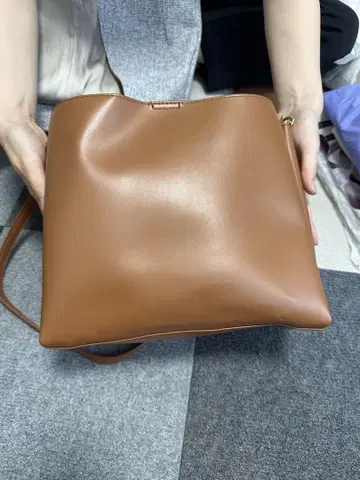 브라운 숄더백 대나무 스타일 핸들