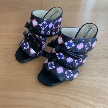 EMILIO PUCCI 기하학 패턴 샌들