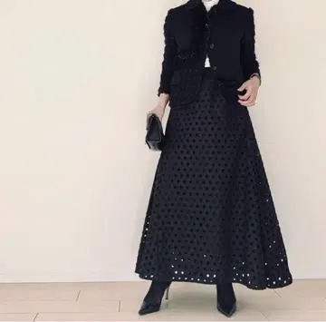 블랙 도트 무늬 플레어 스커트