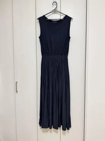 [중고] m's select 이소재 슬리브리스 롱 원피스 38 네이비