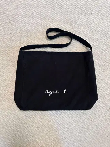 agnes b. 애니에스 베 웹 한정판 로고 숄더백