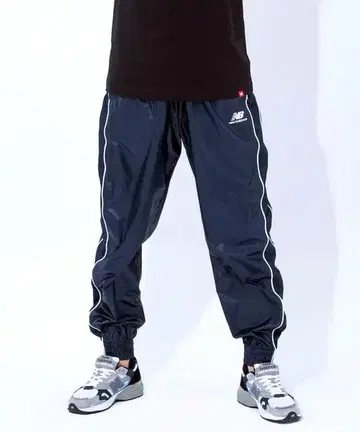 새상품 NEW BALANCE 뉴발란스 WP11505 S 나일론 팬츠