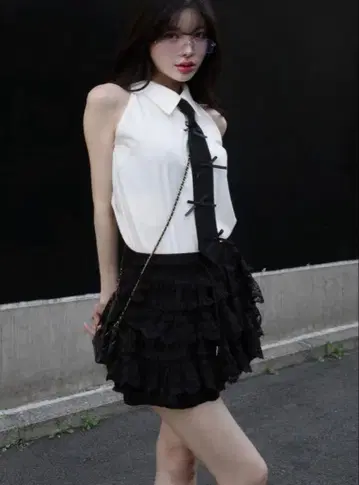 Darich 다리치 리본 넥타이 슬리브리스 블라우스 상의 티셔츠